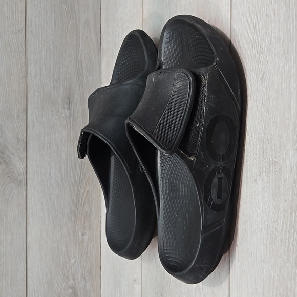 Oofos Mens Hook & Loop Black Slide Sandals Shoes Sz 13 - Picture 2 of 13